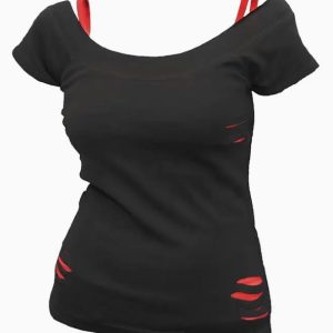 t-shirt noir et rouge